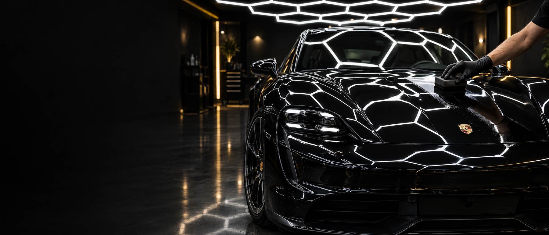 Gecoate Porsche Taycan in de N.A.S-studio